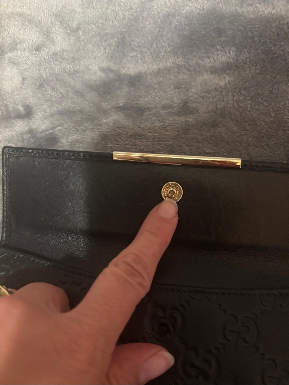 Gucci Black Embossed Leather Continental Wallet with Gold Plaque - Picture 8 of 17